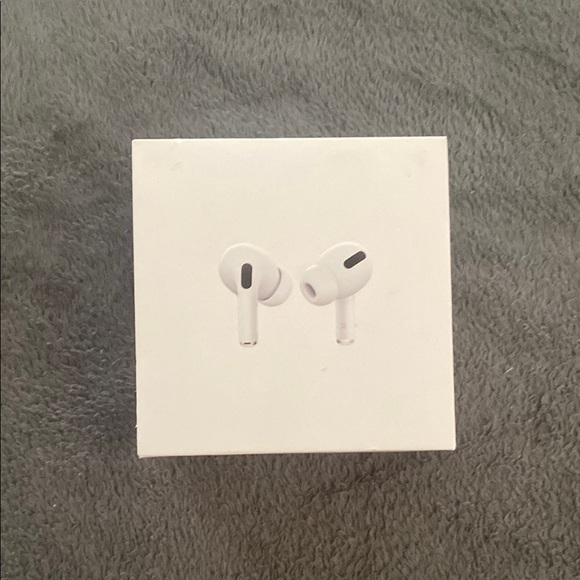 Apple AirPods Pro with MagSafe Charging Case